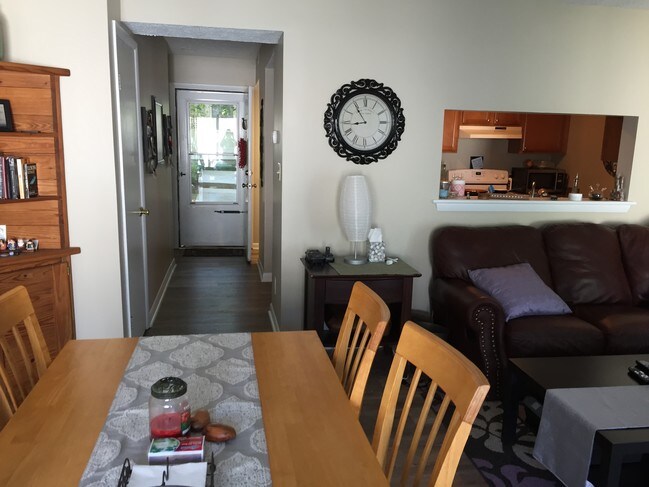 Living/Dining Room - 4058 Midlands Rd