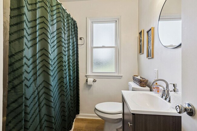 Building Photo - 6484 Aylesworth Dr