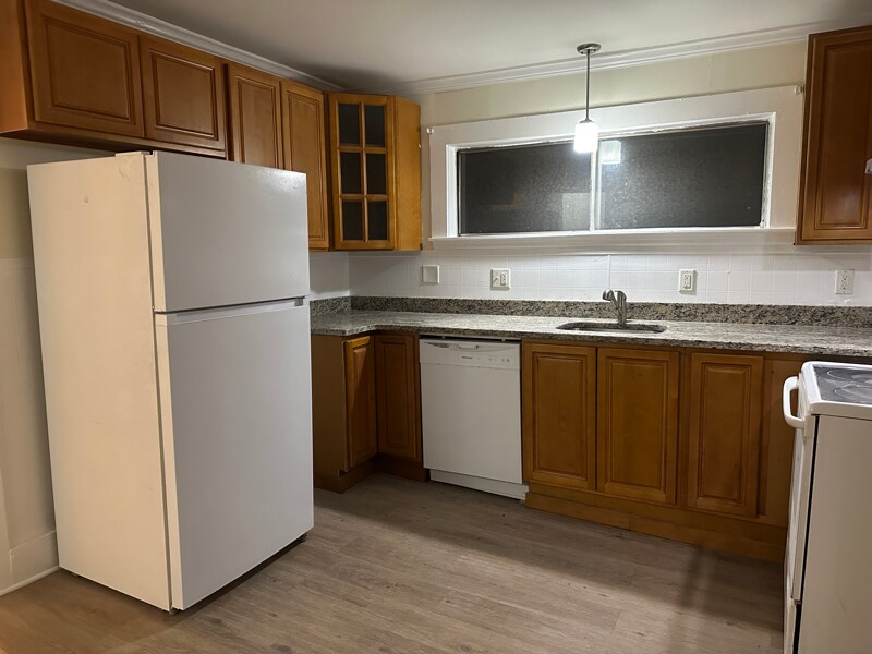 Building Photo - 59 Greenwood St