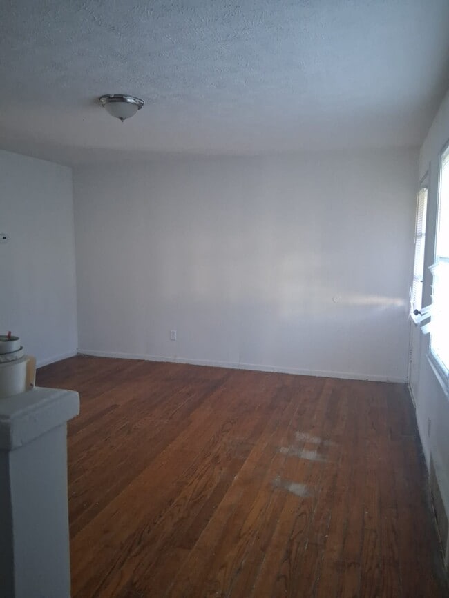 Building Photo - 908 S Central Dr