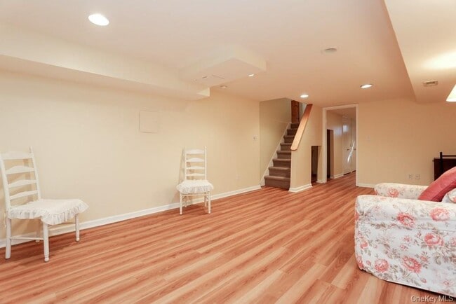 Building Photo - 7 Susan Ct