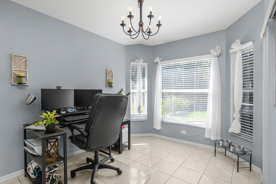 Building Photo - 21572 Brixham Run Loop