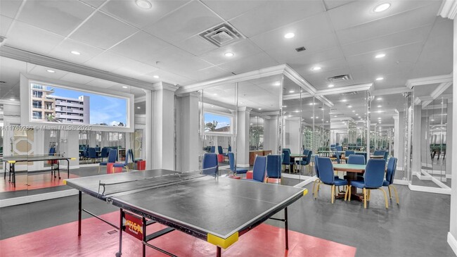 Building Photo - 2030 S Ocean Dr