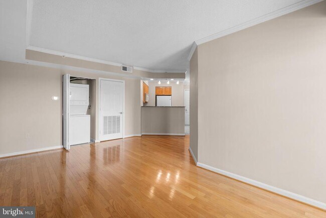 Building Photo - 3101 N Hampton Dr