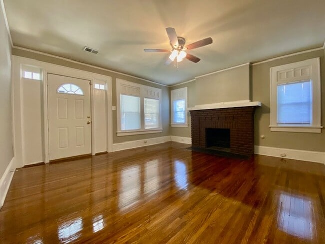 Building Photo - Belmont-Villa Heights Bungalow w/fenced yard