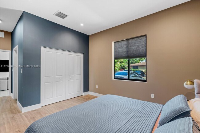 Building Photo - 808 NW 5th Terrace