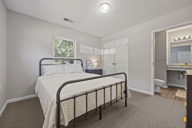 Building Photo - FULLY FURNISHED EXCLUSIVE SHORT AND MIDTERM RENTAL ONLY!