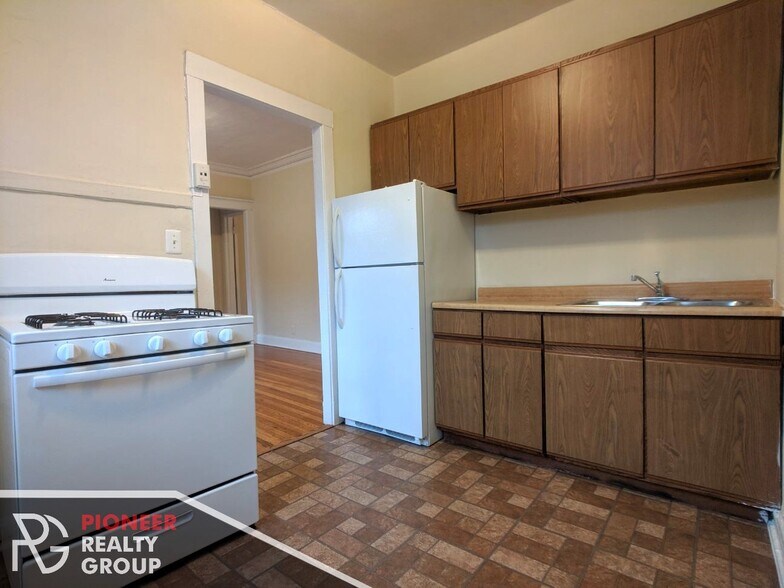 Building Photo - 4423 N Wolcott Ave