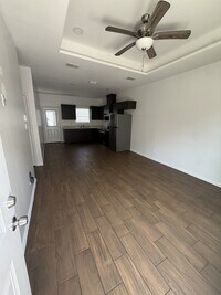 Building Photo - 4813 N Cypress St