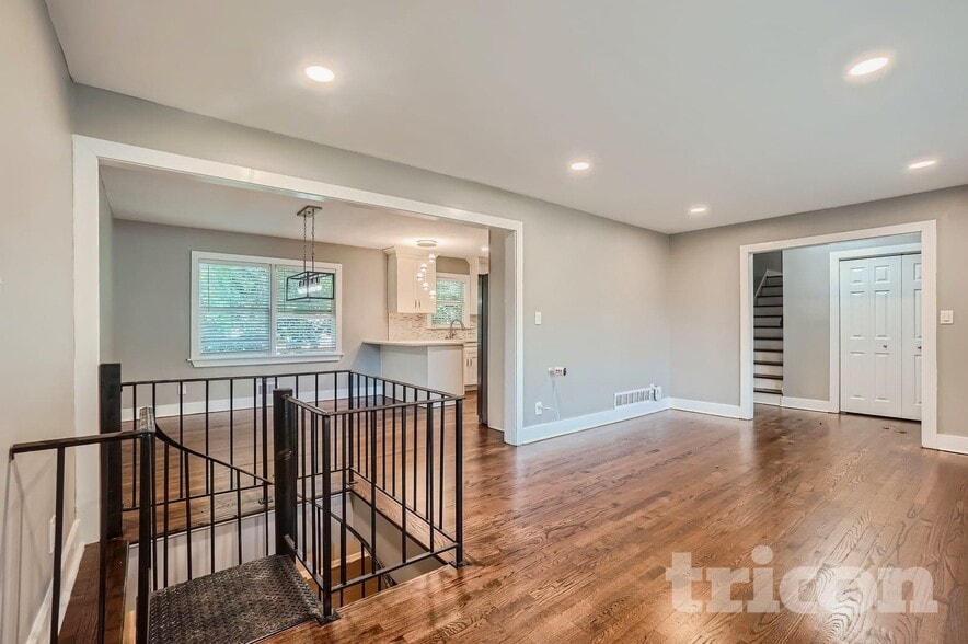 Building Photo - 2241 Wallingford Dr