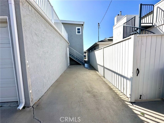 Building Photo - 453 29th St