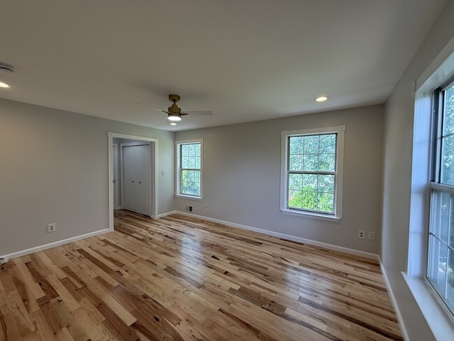Building Photo - 271 Edgeware Ct