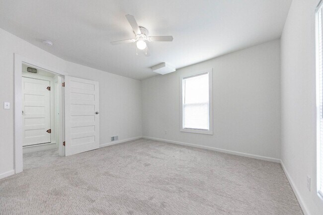 Building Photo - 1326 Massachusetts St