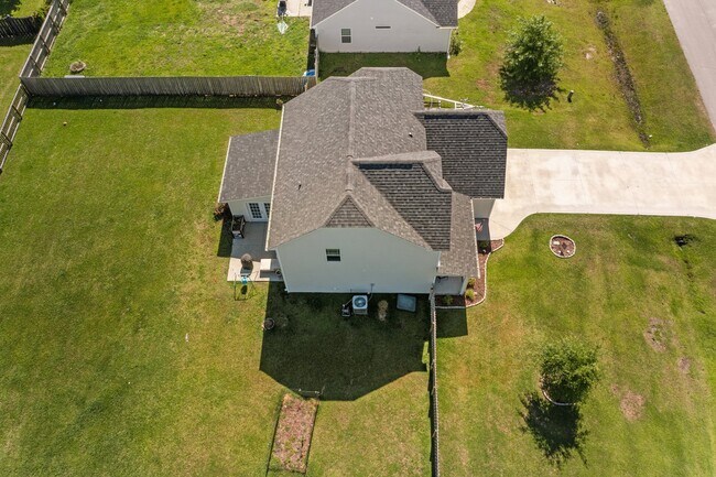 Building Photo - 219 Breakwater Dr