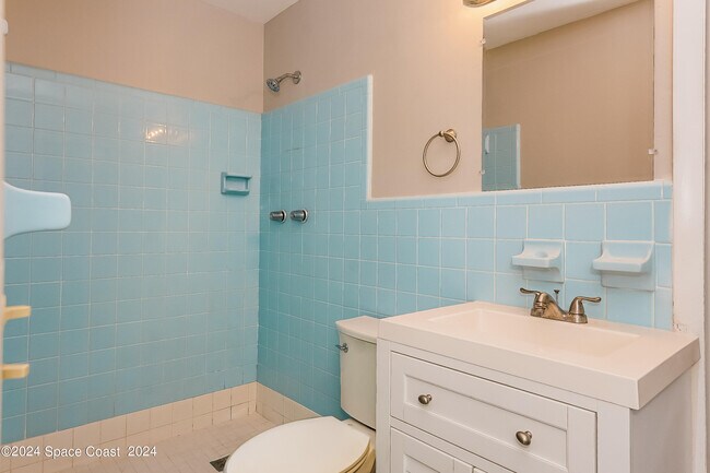 Building Photo - 1165 Sharon Dr
