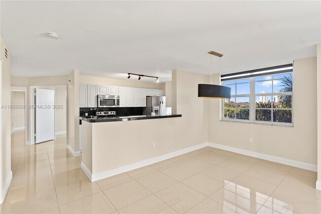 Building Photo - 19655 E Country Club Dr