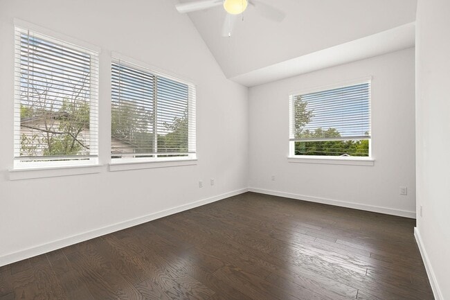Building Photo - 1206 Sarabeth Way