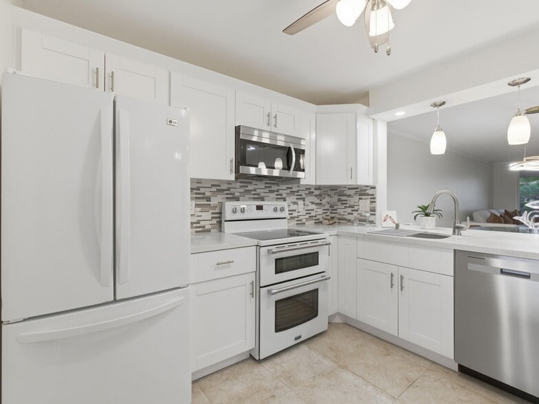 Building Photo - 911 Gardenia Dr