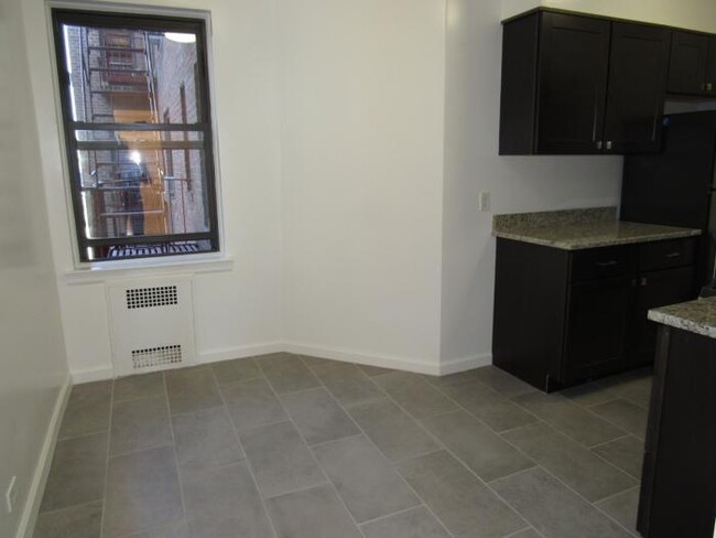 Building Photo - 2 bedroom in Flushing NY 11374