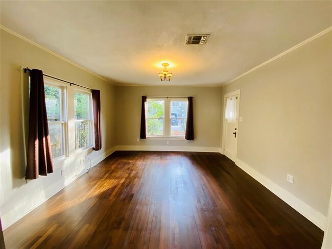 Building Photo - 2223 Oxford St