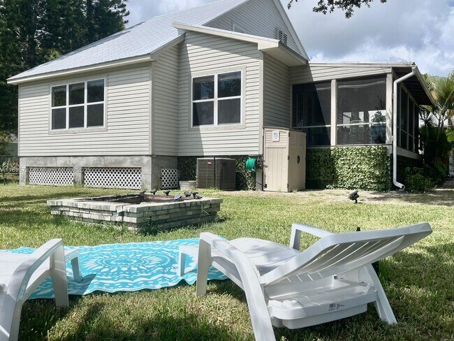 Building Photo - 4700 Regina Dr