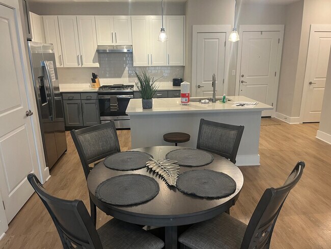 Building Photo - 6408 Providence Farm Ln