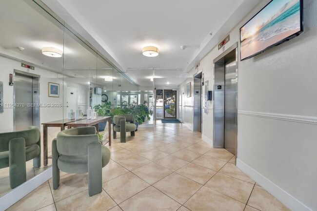 Building Photo - 2350 NE 135th St