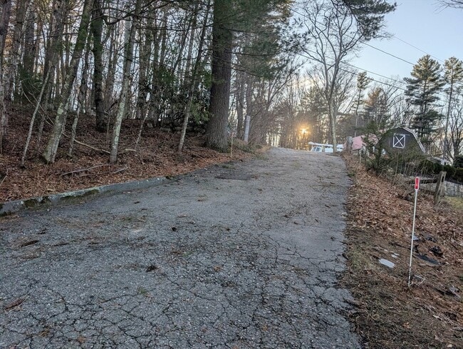 Building Photo - 27 Carrier Ln