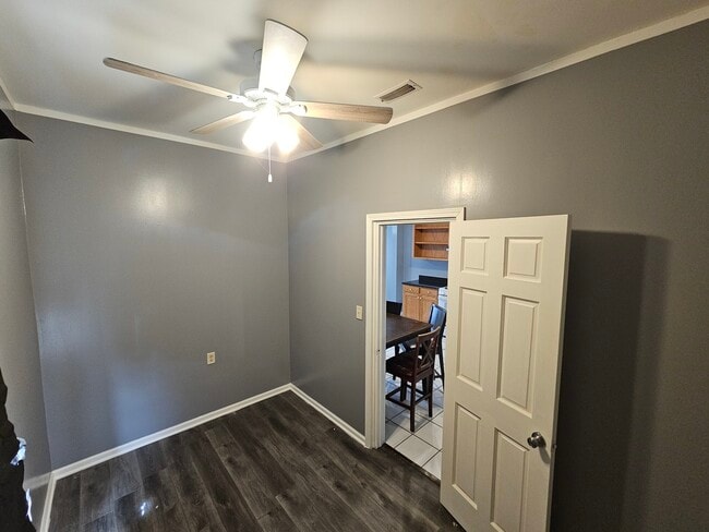 Building Photo - 4517 S Hermitage Ave