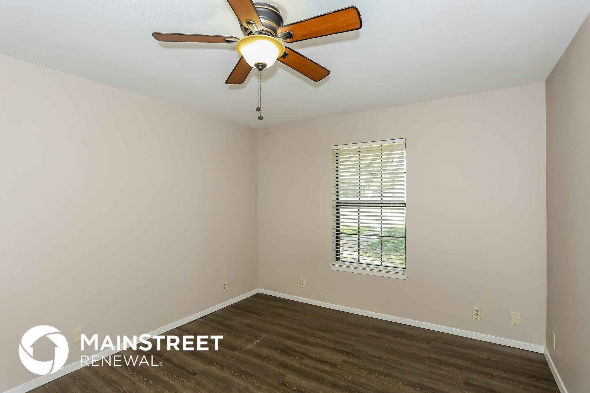 Building Photo - 1600 E Bankhead Dr