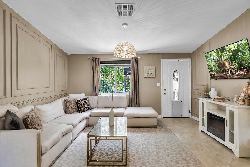 Building Photo - 117 Sandy Cir W