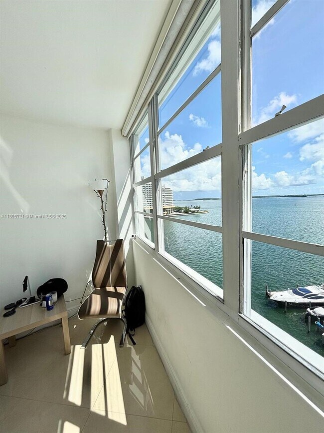 Building Photo - 801 Brickell Bay Dr