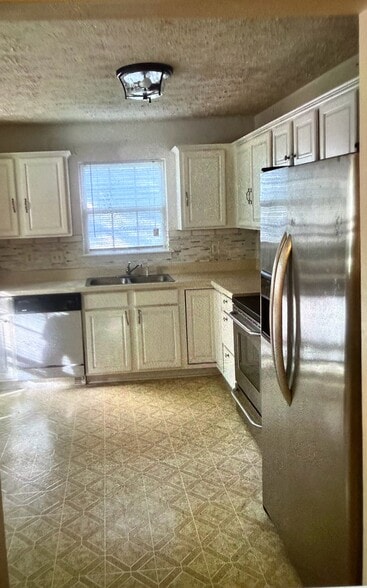 Building Photo - 2212 Springhill Ave