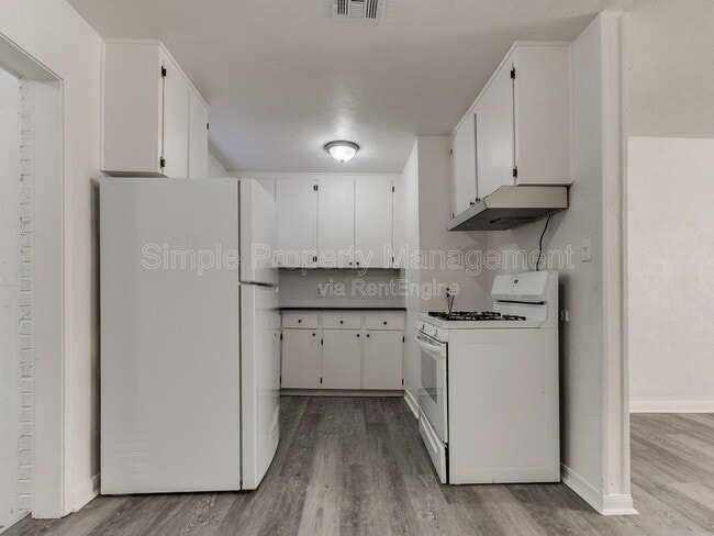 Building Photo - 405 E Northrup Dr