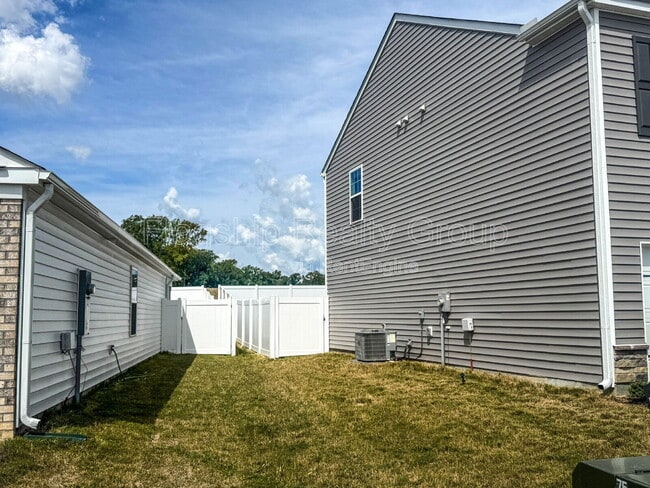 Building Photo - 2136 Montalvan Dr