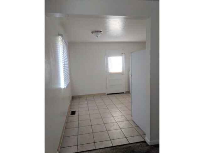 Building Photo - 3237 S Huron St