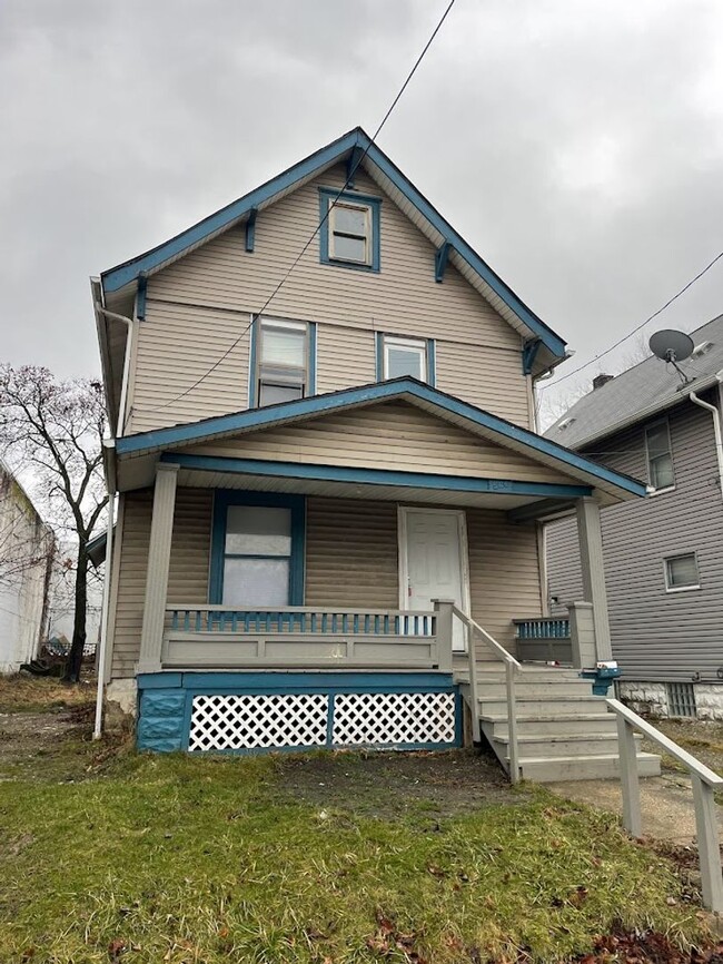Primary Photo - Three bedroom one bathroom home for rent!