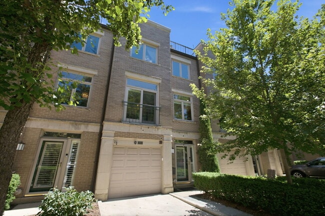 Building Photo - 2718 N Southport Ave