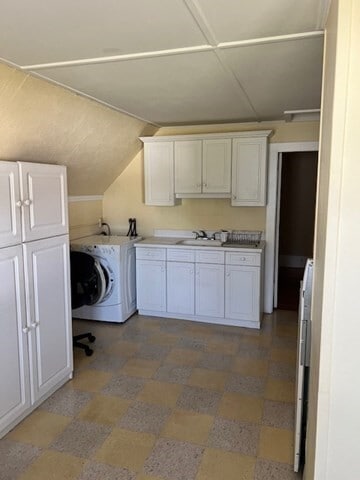 Building Photo - 252 N Main St