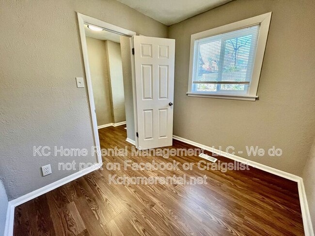 Building Photo - 4042 Paseo Blvd