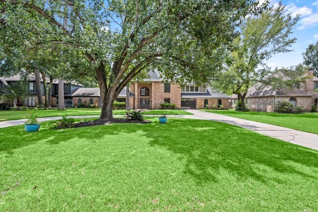 Building Photo - 17627 Macrantha Dr