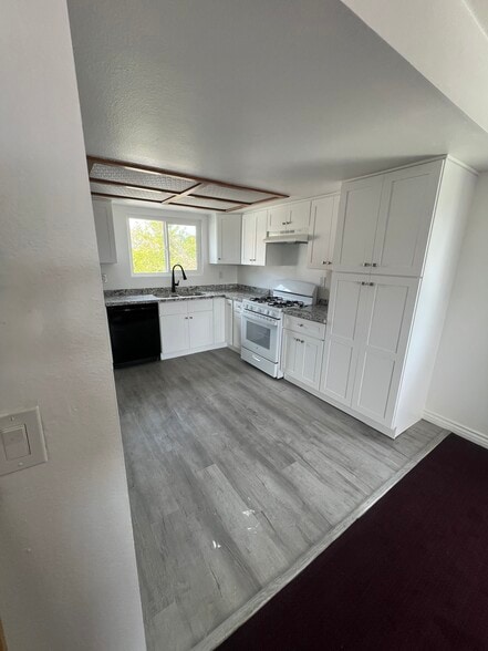 kitchen with oven and stove - 1210 Ballista Ave