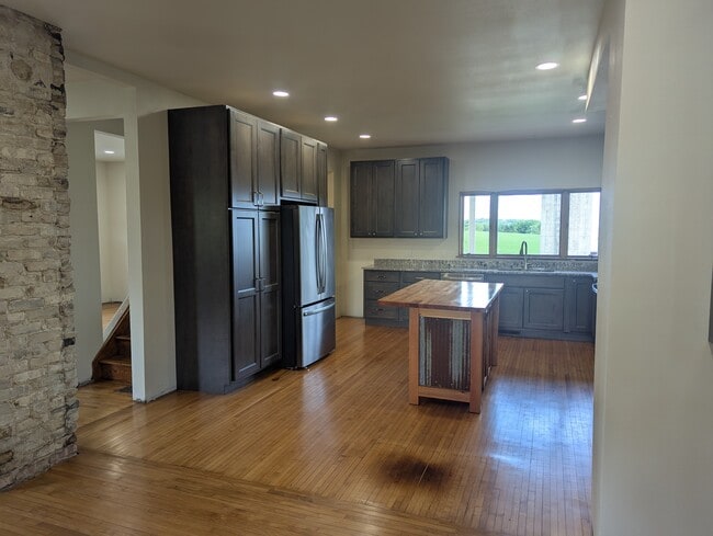Primary Photo - 10326 Brattlie Rd