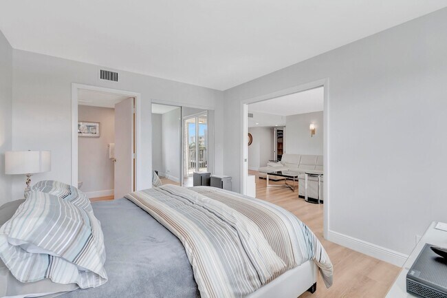 Building Photo - 1 Harbourside Dr