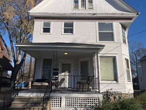 Building Photo - 305 N View St