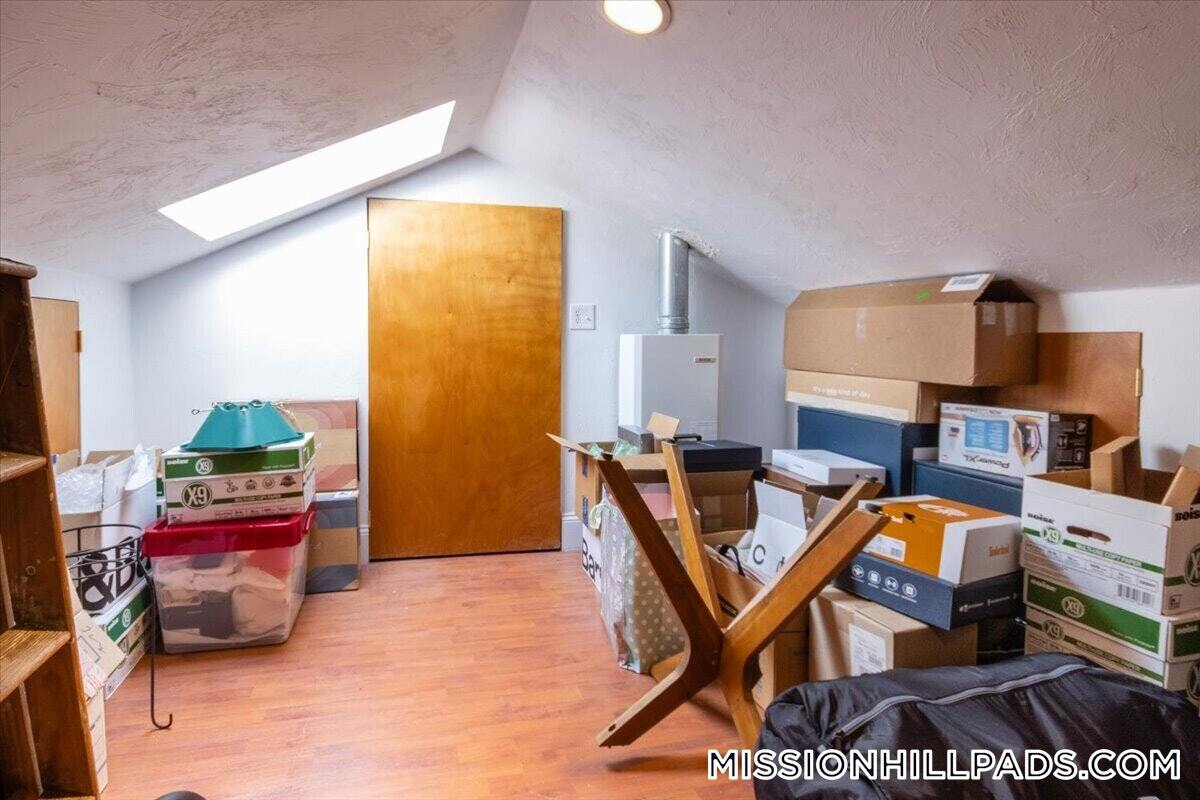 Building Photo - 7 Worthington St