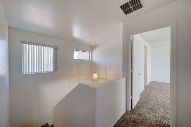 Building Photo - READY TO VIEW NOW! Beautiful 4 Bed 2.5 Bat...