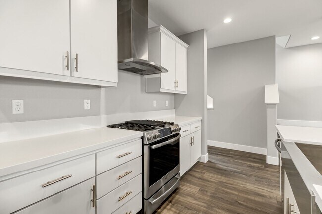 Building Photo - Move-In Special! Beautiful Alkali Flat Ren...