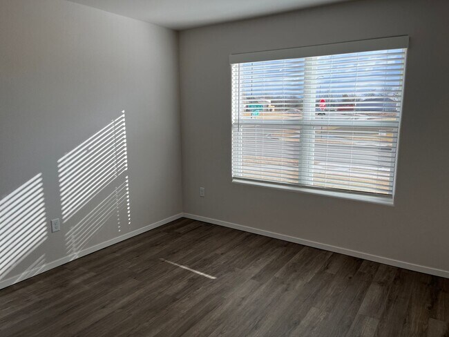 Building Photo - Your Next Home Awaits! | Pre-Leasing a Spacious 4-Bed, 2-Bath Home in Somerset