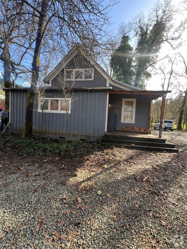 Building Photo - Country Living - 3BED/1BATH, WASHER/DRYER ...